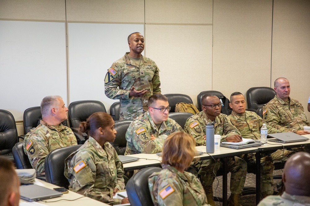 401st AFSB command team briefs incoming Soldiers at the Armed Forces Reserve Center