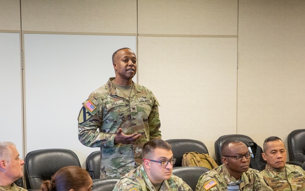 401st AFSB command team briefs incoming Soldiers at the Armed Forces Reserve Center