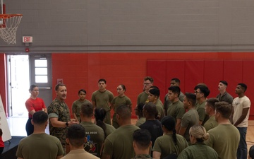 Col. Jared K. Stone awards HITT Instructor Course students