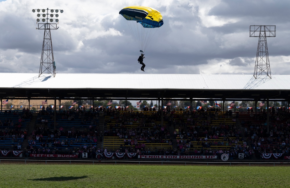 Oregon Aviators support historic Pendleton Round-Up