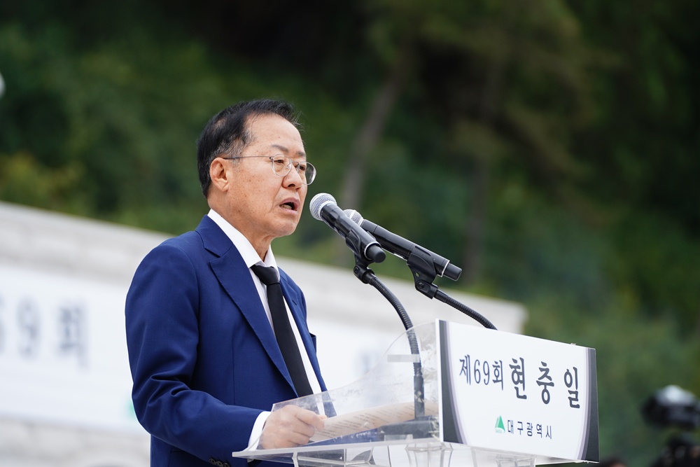 19th ESC CG attends the ROK Memorial Day Ceremony at Chunghon-monument.