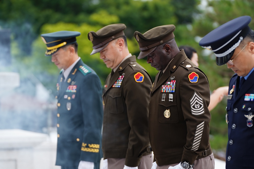 19th ESC CG attends the ROK Memorial Day Ceremony at Chunghon-monument.