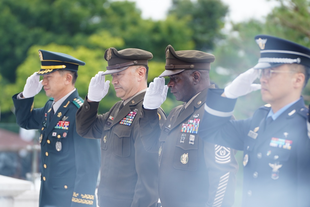 19th ESC CG attends the ROK Memorial Day Ceremony at Chunghon-monument.