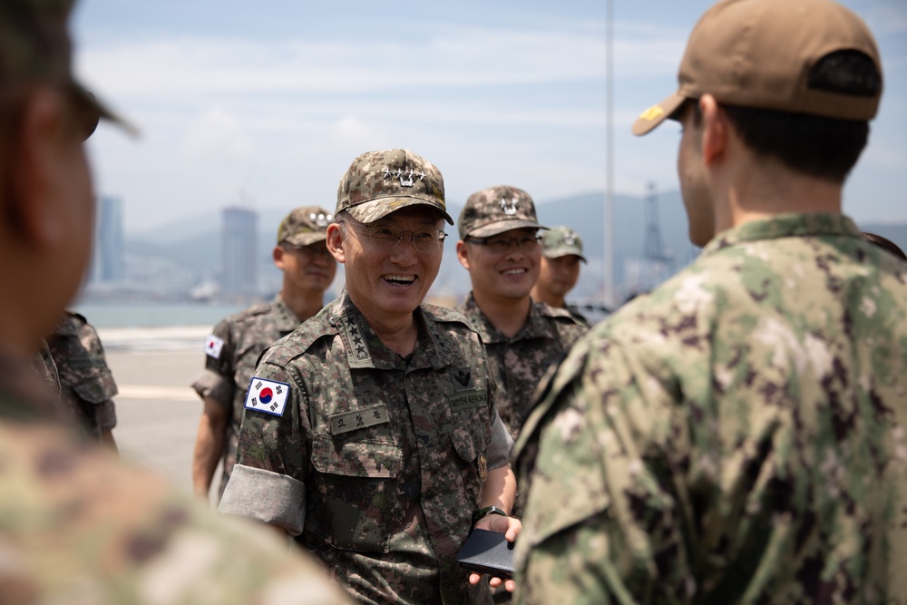 Command briefing for 2OC and 19th ESC Commander at Pier 8 and BSC.