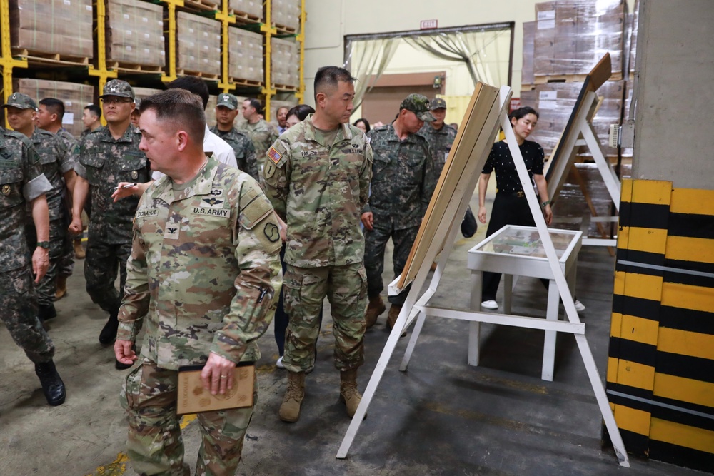 Command briefing for 2OC and 19th ESC Commander at Pier 8 and BSC