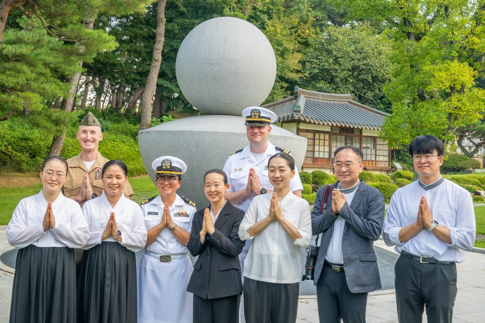 First Buddhist Female Chaplain to Reach Lieutenant Commander Rank Holds Promotion Ceremony in Her South Korean Hometown