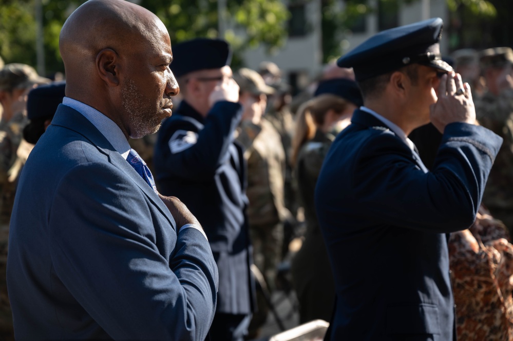 Former CMSAF Wright visits KMC