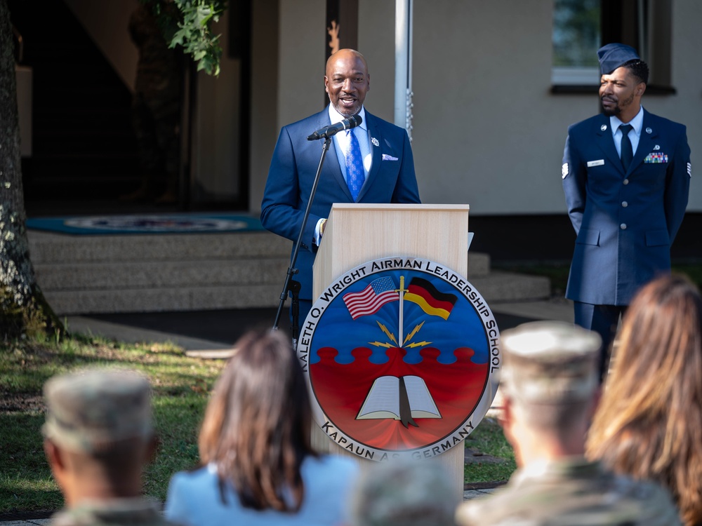 Former CMSAF Wright visits KMC