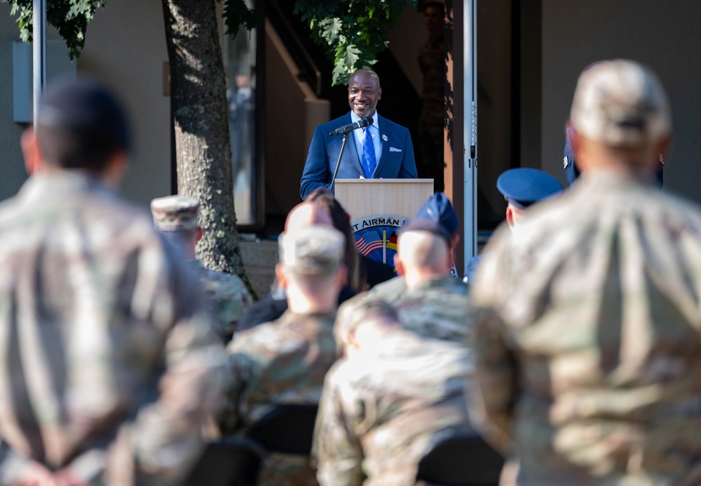 Former CMSAF Wright visits KMC