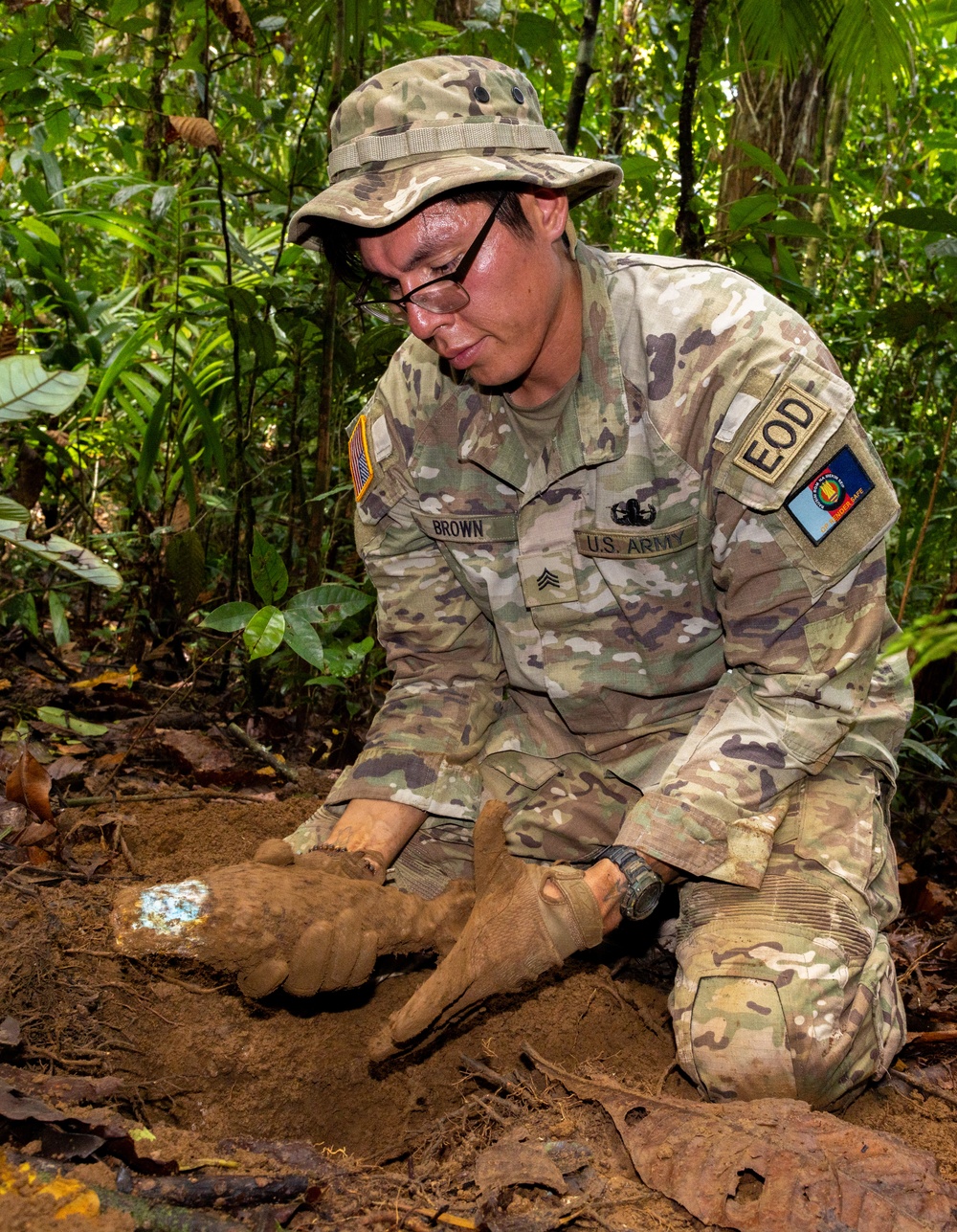 EOD team of joint service members conduct reconnaissance in Munda