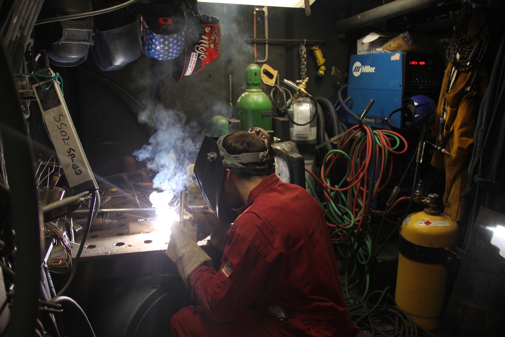 USS Lake Erie (CG 70) conducts operations in the Northern Pacific Ocean