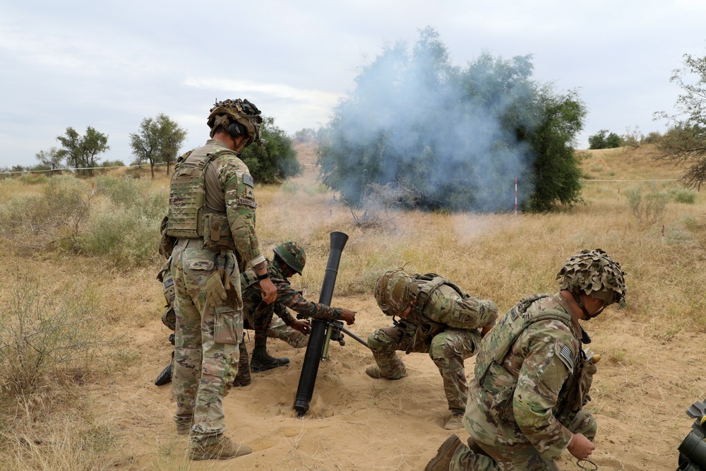 U.S. and Indian Army conduct live fire mortar exercise