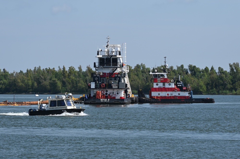 Notched sill barrier used to arrest saltwater intrusion up Mississippi River