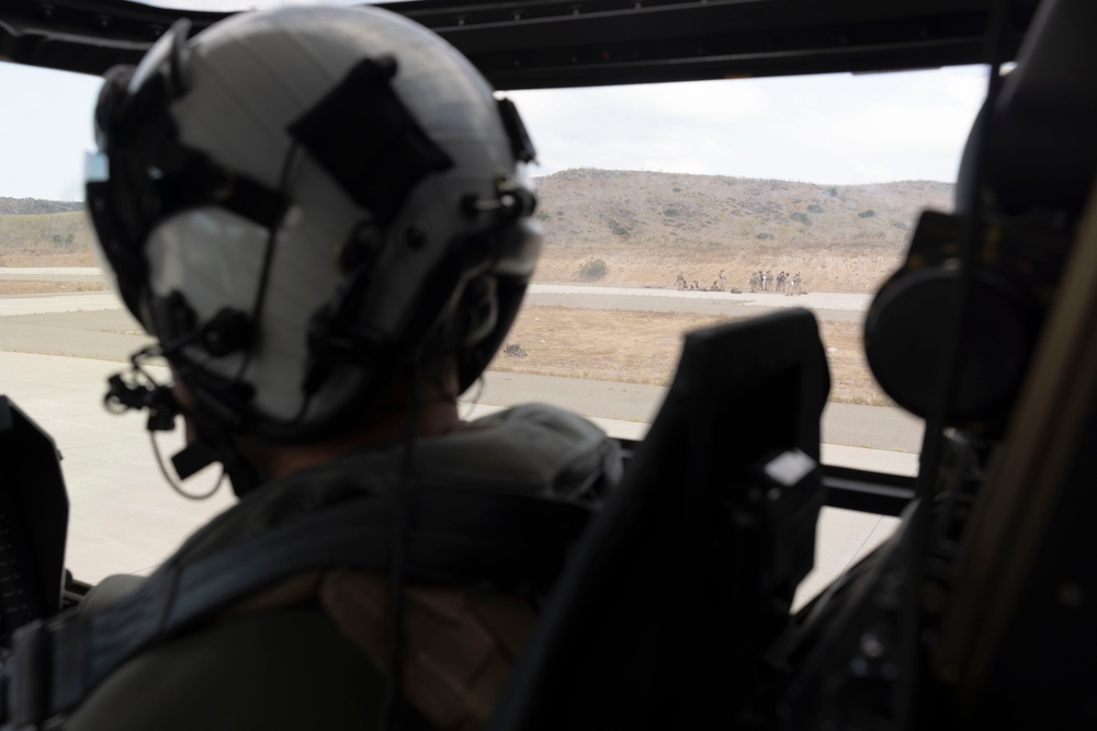 VMM-362 and 1/11 conduct CASEVAC training