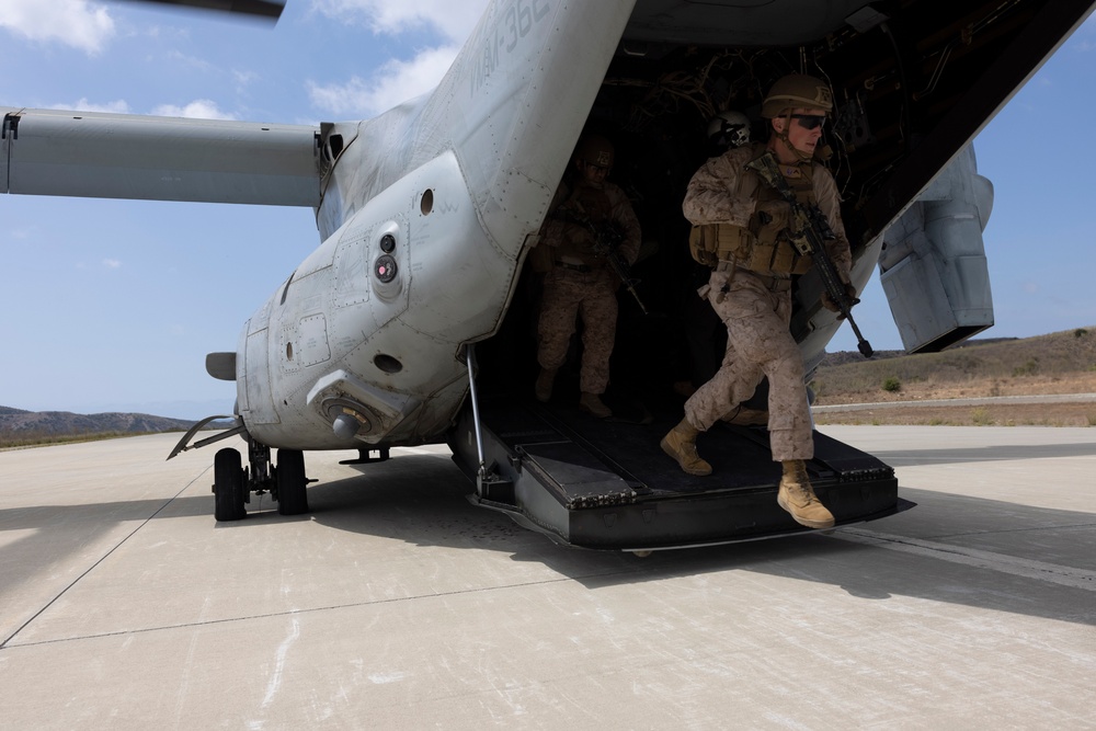 VMM-362 and 1/11 conduct CASEVAC training