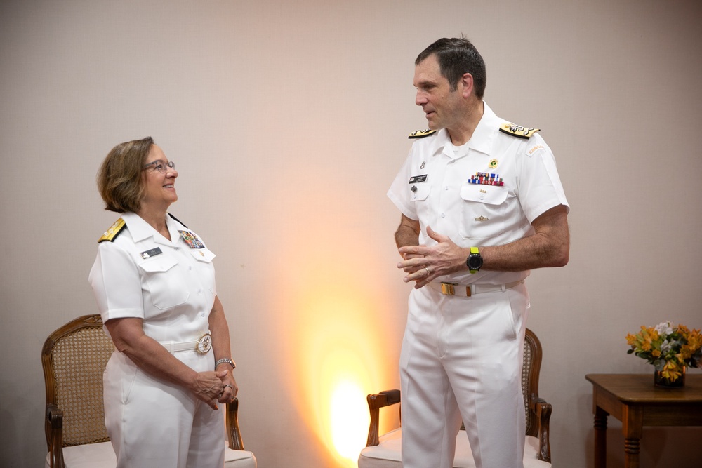 CNO Meets with Commander, Royal Canadian Navy