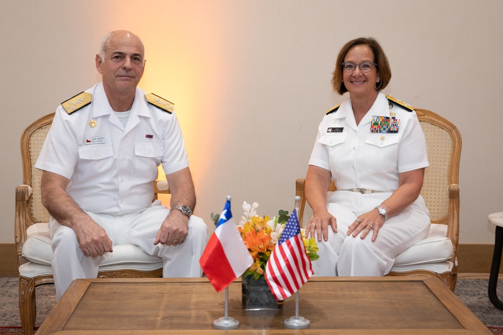 CNO Meets with Chief of the Chilean Navy