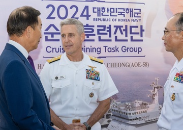 PACFLT Commander Attends Reception Aboard ROKS Hansando