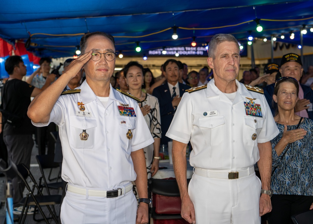 PACFLT Commander Attends Reception Aboard ROKS Hansando