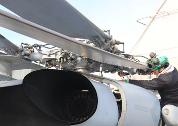 USS Lake Erie (CG 70) prepares for flight operations in the Northern Pacific Ocean
