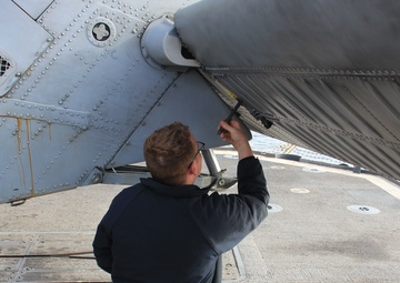 USS Lake Erie (CG 70) prepares for flight operations in the Northern Pacific Ocean