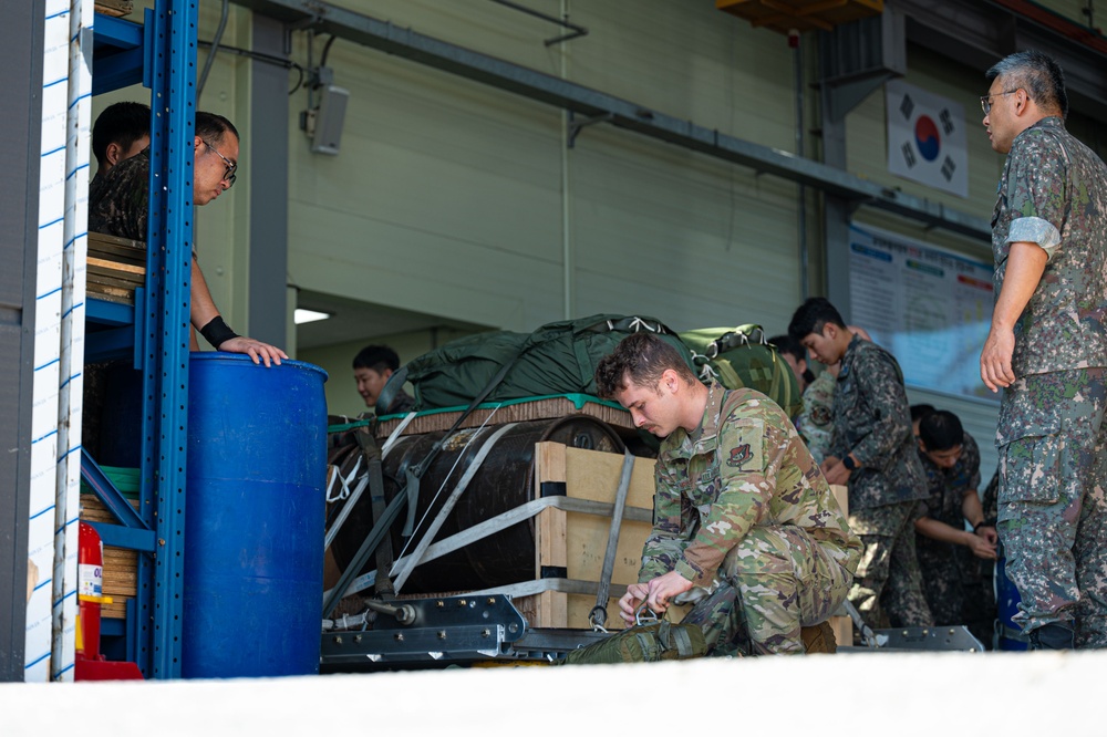 Hercules Guardians 24 strengthens US-ROK alliance through tactical airlift interoperability