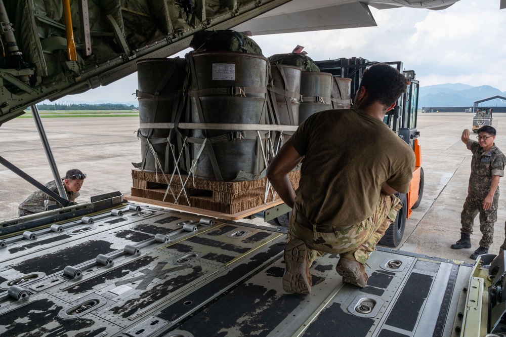 Hercules Guardians 24 strengthens US-ROK alliance through tactical airlift interoperability