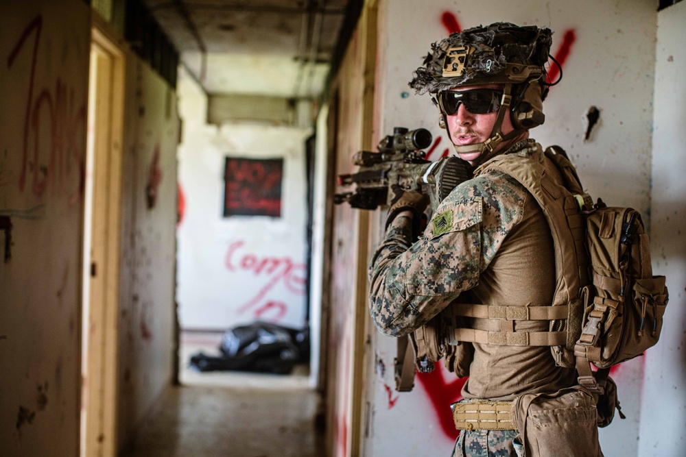 BLT 1/5 Marines, Sailors Conduct Team Leader Training in Guam