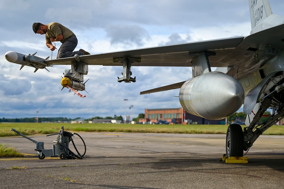 555 FGS prepares jets for Cobra Warrior 24.2