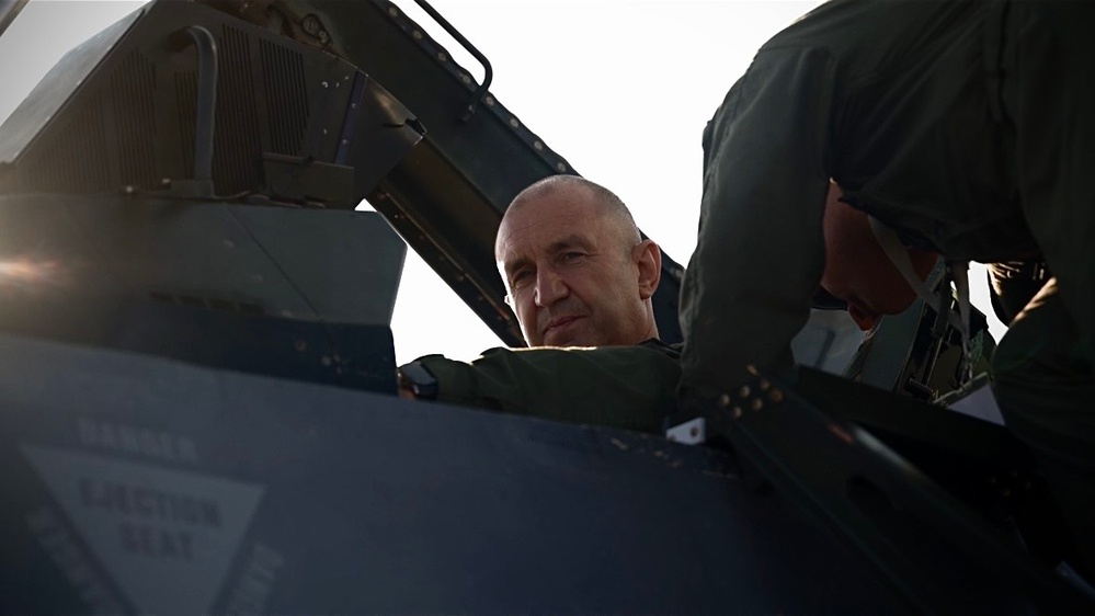 31st Fighter Wing strengthens Bulgarian ties with historic F-16 flight