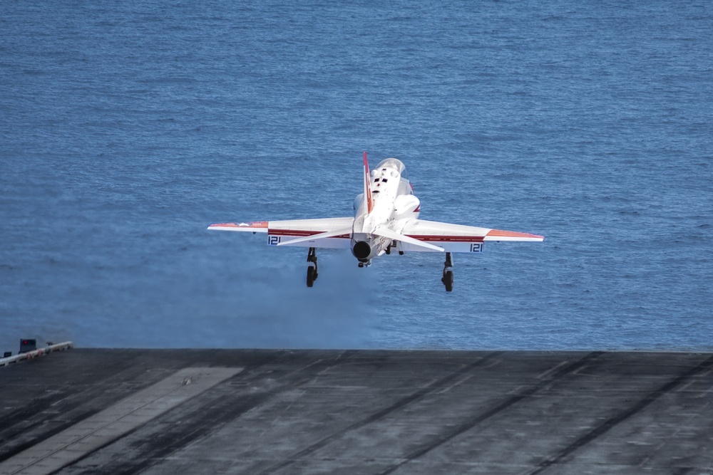 IKE Conducts Carrier Qualification in the Atlantic Ocean