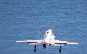 IKE Conducts Carrier Qualification in the Atlantic Ocean