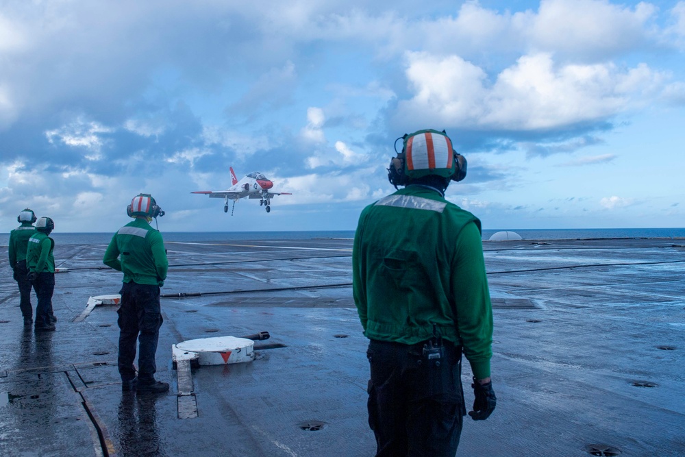 IKE Conducts Carrier Qualifications in Atlantic Ocean