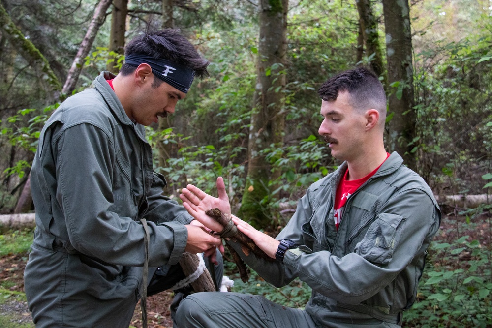 Aircrew Compete with Survival Skills for Growler Week