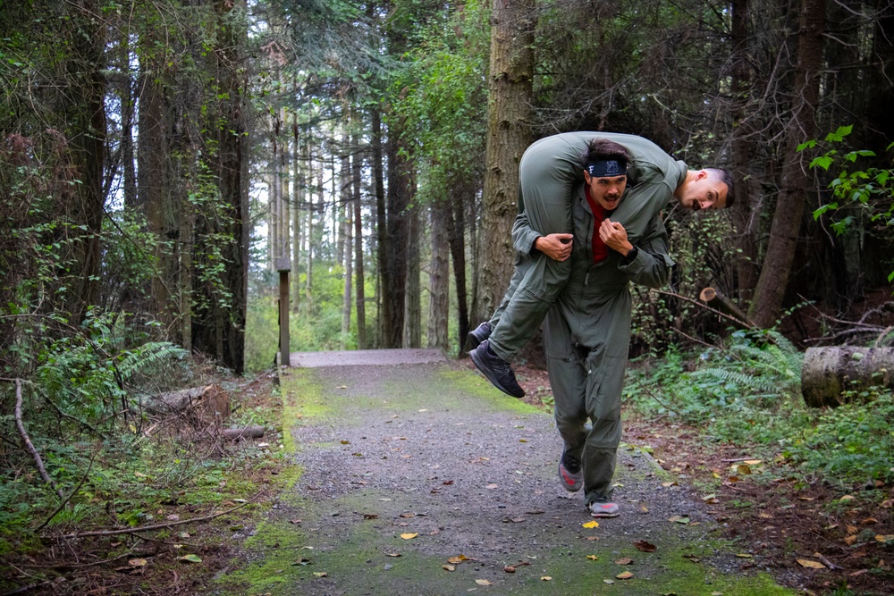 Aircrew Compete with Survival Skills for Growler Week