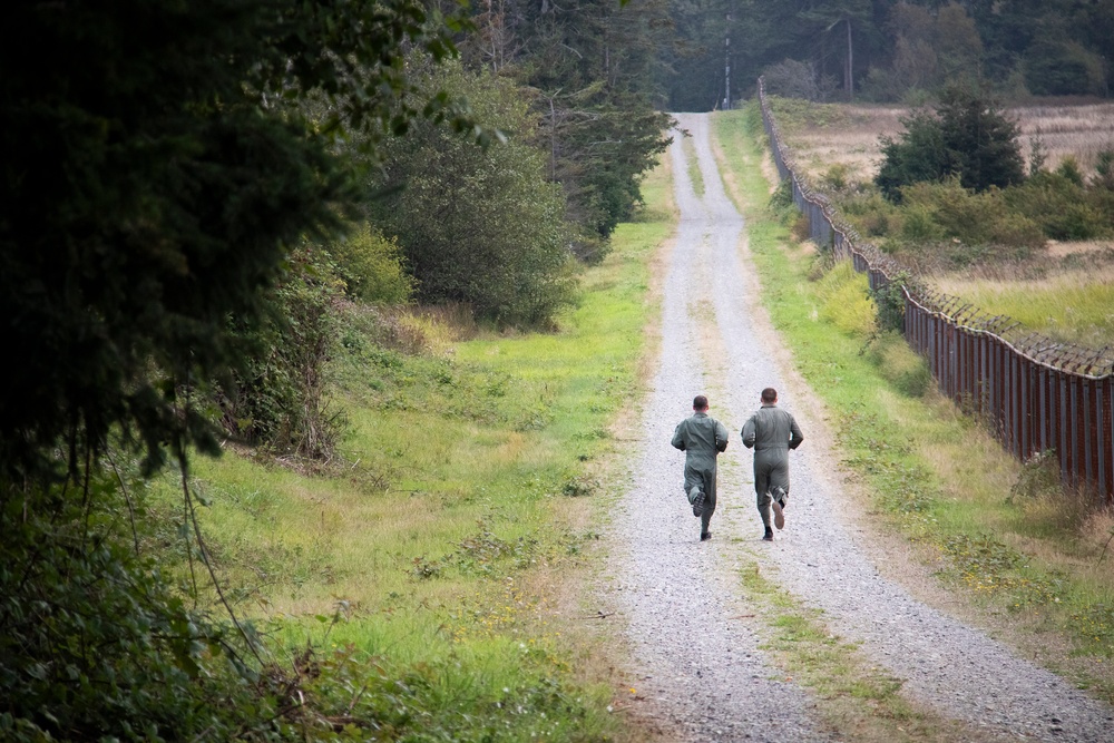 Aircrew Compete with Survival Skills for Growler Week