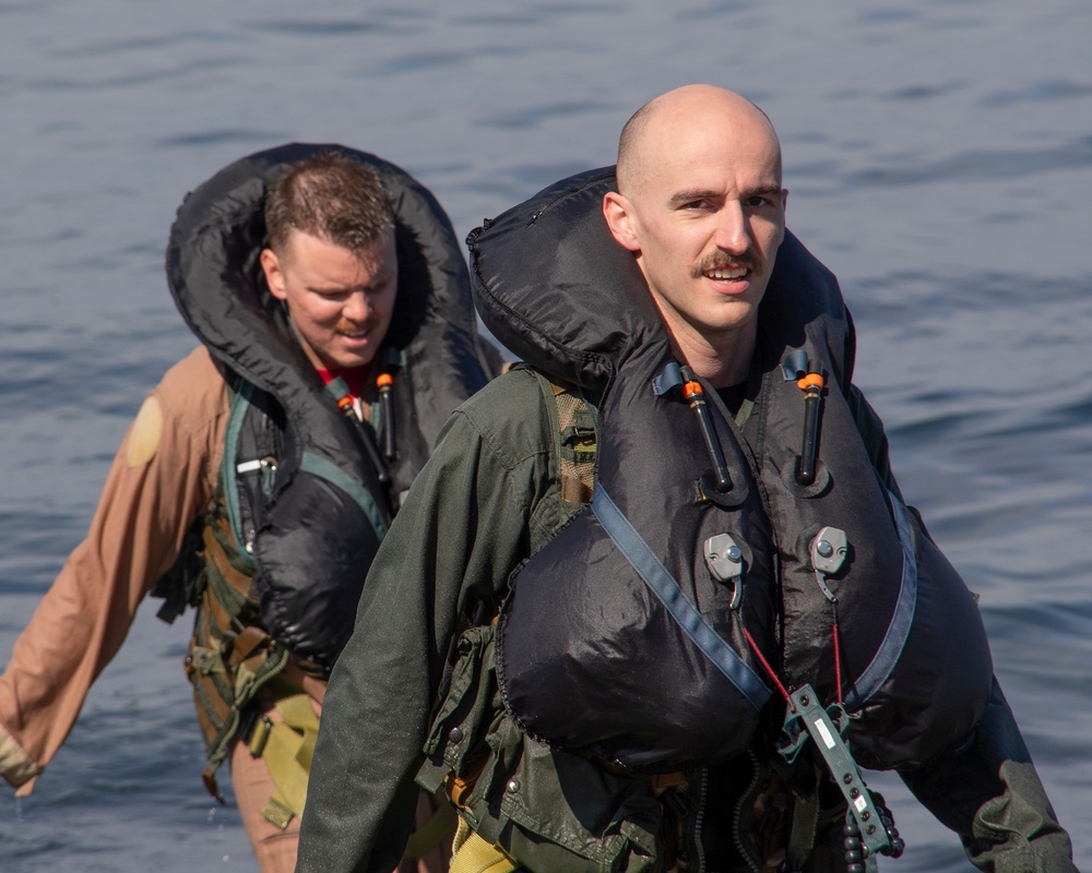 Aircrew Compete with Survival Skills for Growler Week