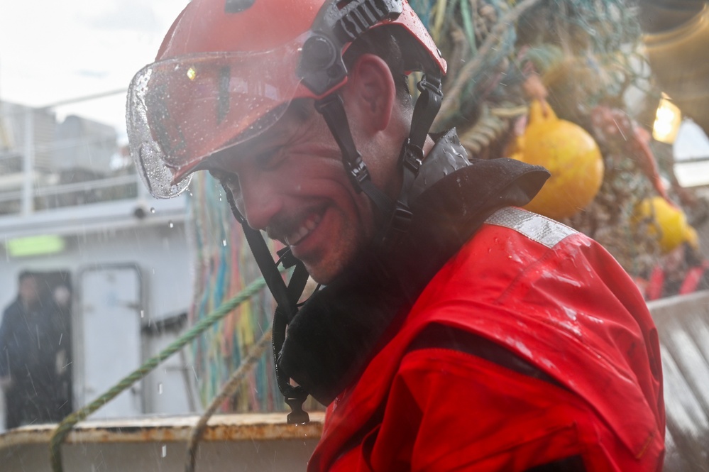 US Coast Guard, Canadian Department of Fisheries and Oceans conduct fisheries inspections at sea