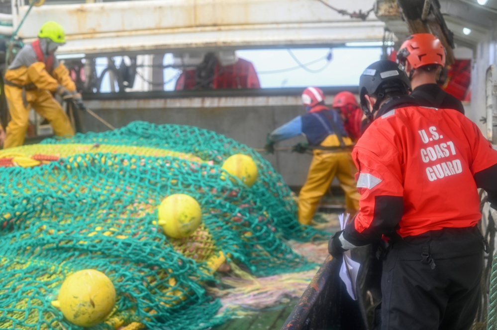 US Coast Guard, Canadian Department of Fisheries and Oceans conduct fisheries inspections at sea