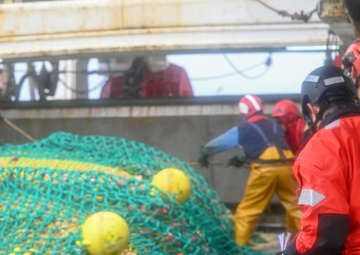 US Coast Guard, Canadian Department of Fisheries and Oceans conduct fisheries inspections at sea