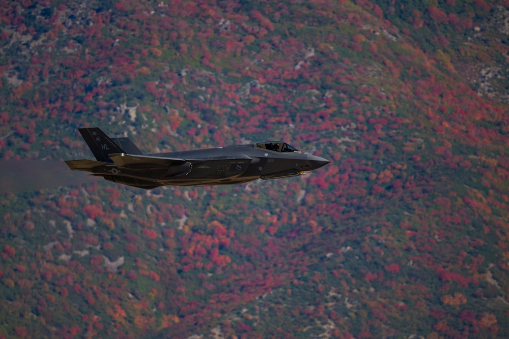 Hill F-35s Travel to Training Range