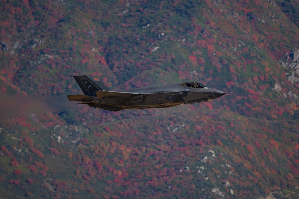 Hill F-35s Travel to Training Range