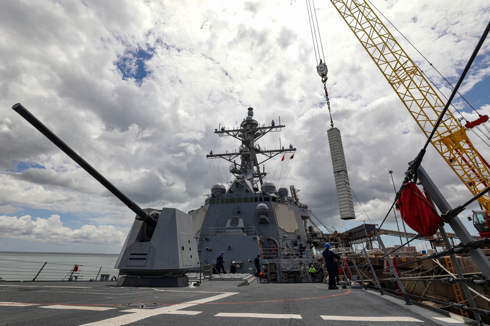 USS Dewey (DDG 105) Onloads a Standard Missile 2 (SM-2) in Darwin, Australia