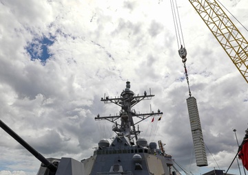 USS Dewey (DDG 105) Onloads a Standard Missile 2 (SM-2) in Darwin, Australia