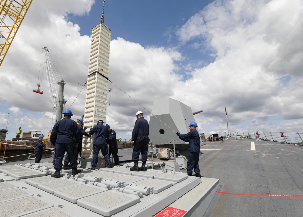 USS Dewey (DDG 105) Onloads a Standard Missile 2 (SM-2) in Darwin, Australia