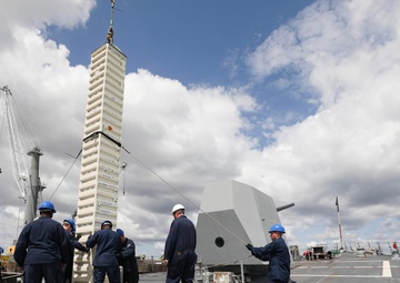 USS Dewey (DDG 105) Onloads a Standard Missile 2 (SM-2) in Darwin, Australia