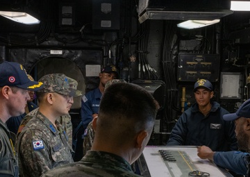 USS America (LHA 6) Hosts Republic of Korea Air Force Brig Gen. Kim Jung Soo, Combined Forces Command