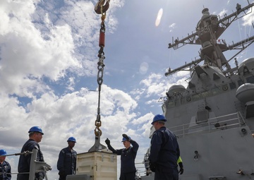 USS Dewey (DDG 105) Onloads a Standard Missile 2 (SM-2) in Darwin, Australia