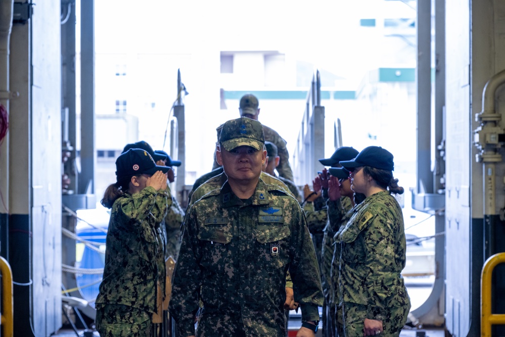 USS America (LHA 6) Hosts Republic of Korea Air Force Brig Gen. Kim Jung Soo, Combined Forces Command