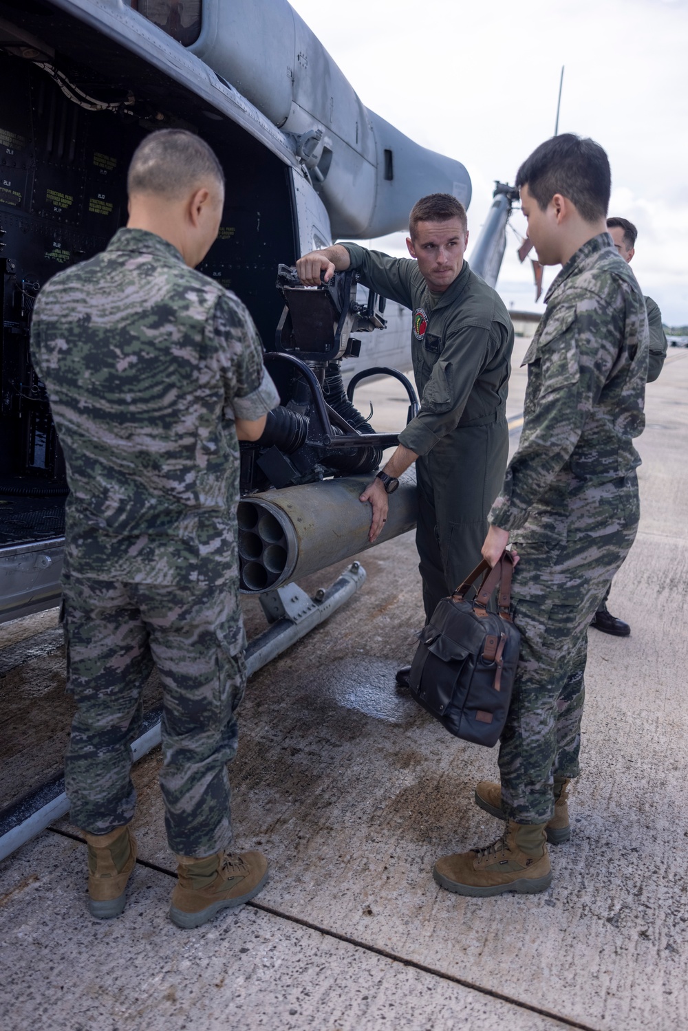 Republic of Korea Marine Corps Col. Park visits MCAS Futenma